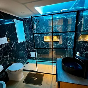 https://fl-black-diamond.hotels-amalfi.com
